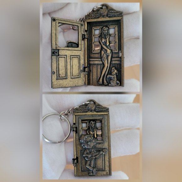 VTG 1990's Pretty Woman Secret Open DoorKey & Card Holders / Key Rings - Picture 1 of 11